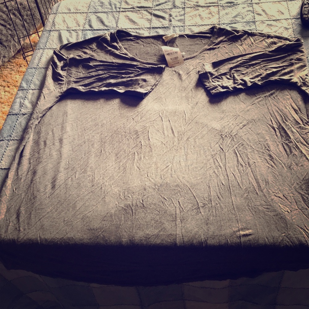 3/4 sleeve gray T-shirt